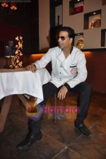 Akshay Kumar show the set of Amul Master Chef in FilmCity, Mumbai o 14th Oct 2010 (32).JPG